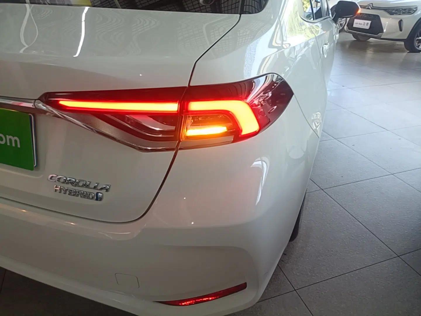 Toyota Corolla 2023 1.8L Smart Electric Hybrid Dual-Motor Elite Edition — миниатюра 9