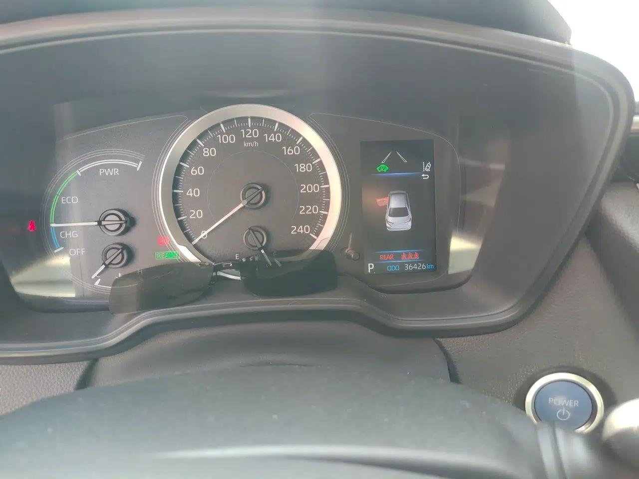 Toyota Corolla 2021 Dual-Motor 1.8L E-CVT Elite Edition — миниатюра 12