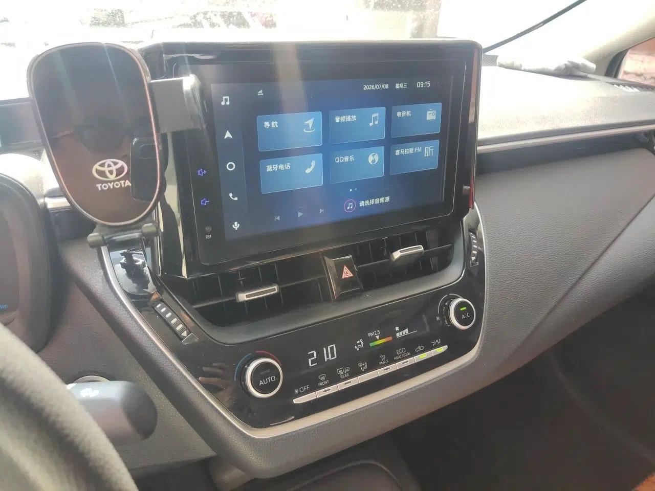 Toyota Corolla 2021 Dual-Motor 1.8L E-CVT Elite Edition — миниатюра 13