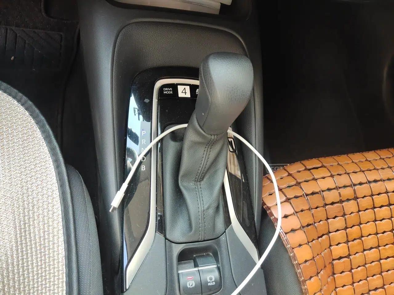 Toyota Corolla 2021 Dual-Motor 1.8L E-CVT Elite Edition — миниатюра 14