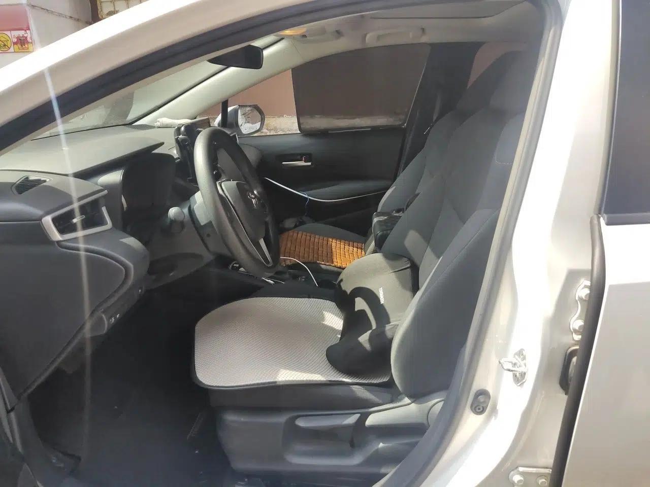 Toyota Corolla 2021 Dual-Motor 1.8L E-CVT Elite Edition — миниатюра 15