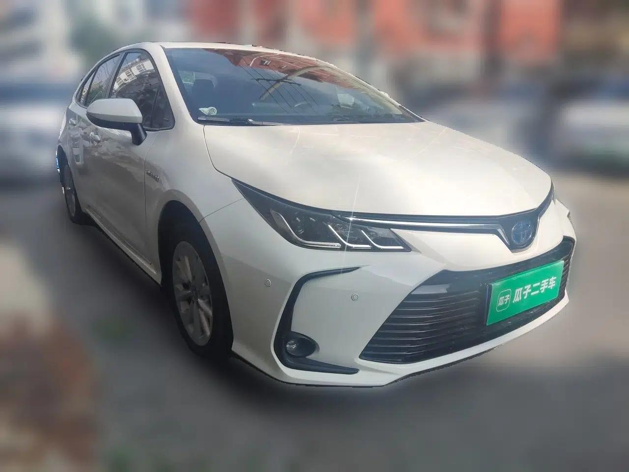Toyota Corolla 2021 Dual-Motor 1.8L E-CVT Elite Edition — миниатюра 3
