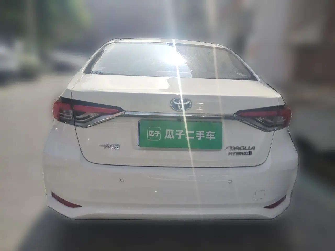 Toyota Corolla 2021 Dual-Motor 1.8L E-CVT Elite Edition — миниатюра 5