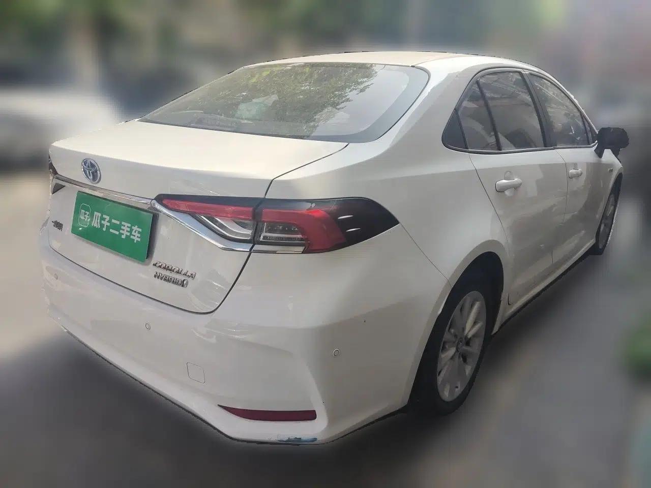 Toyota Corolla 2021 Dual-Motor 1.8L E-CVT Elite Edition — миниатюра 6