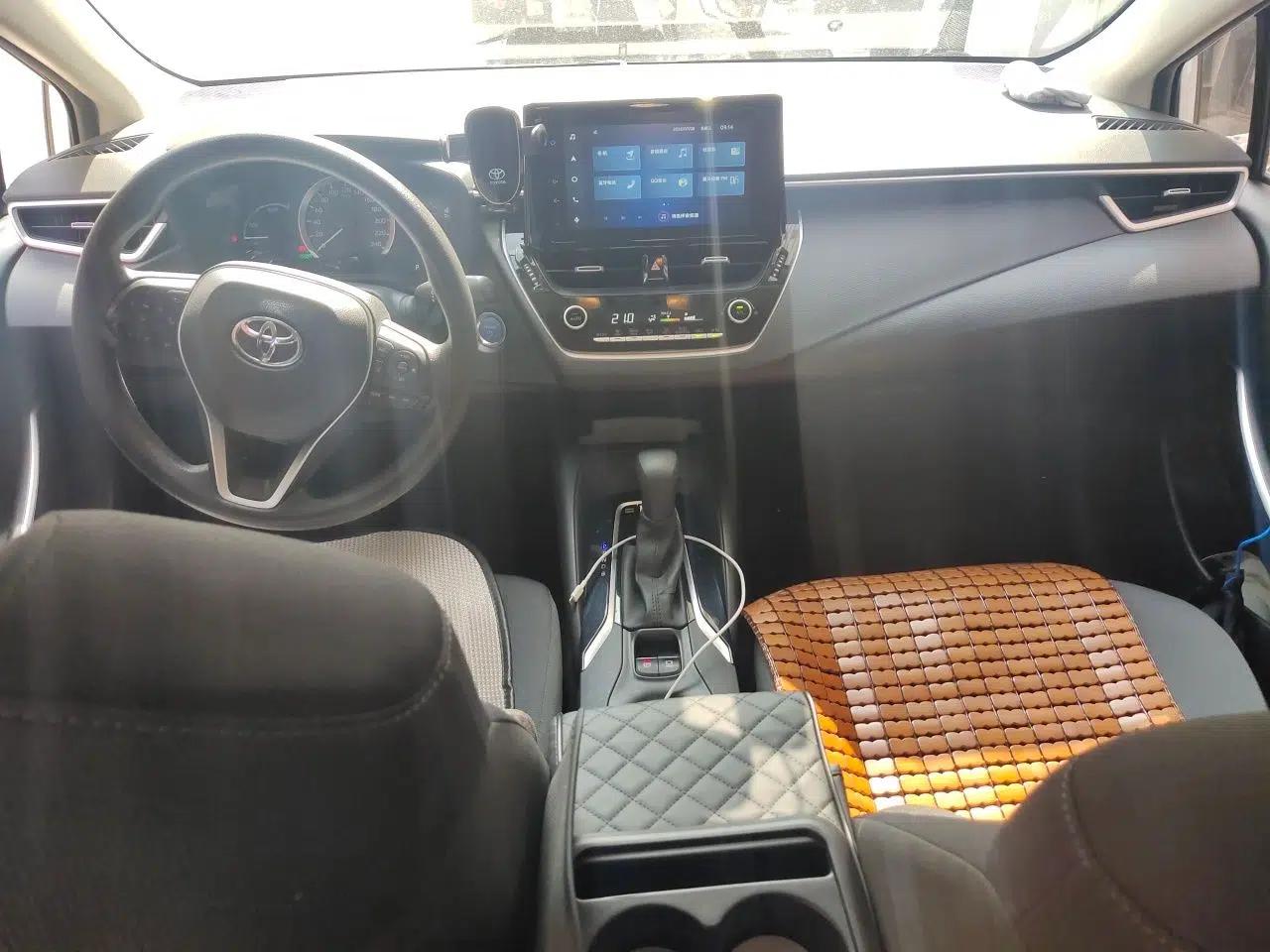 Toyota Corolla 2021 Dual-Motor 1.8L E-CVT Elite Edition — миниатюра 9