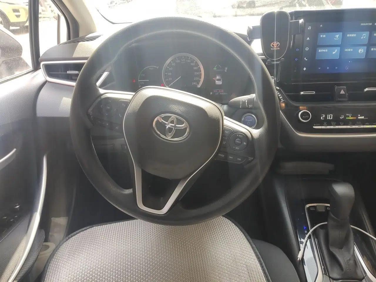 Toyota Corolla 2021 Dual-Motor 1.8L E-CVT Elite Edition — миниатюра 10