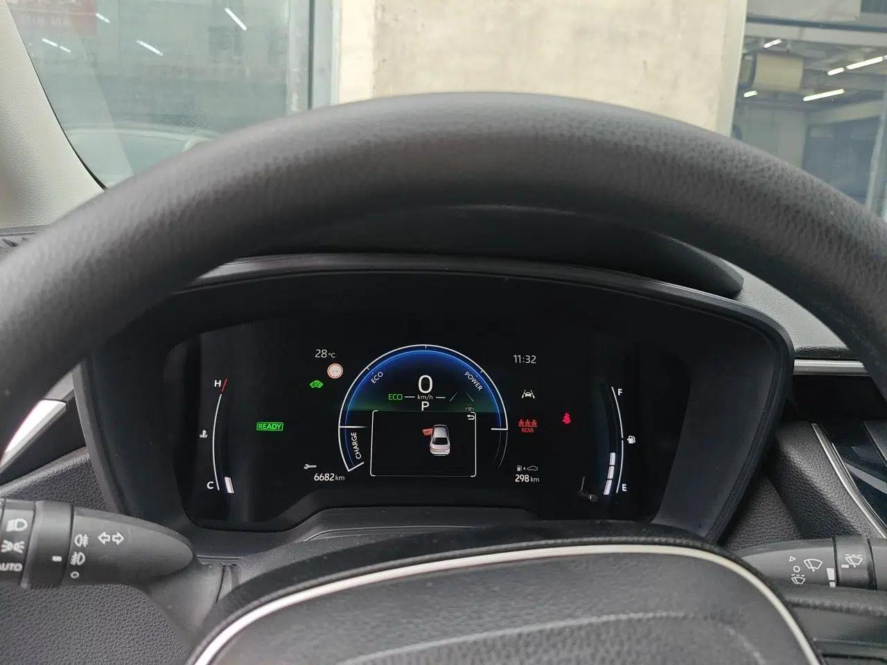Toyota Corolla 2023 1.8L Smart Electric Hybrid Dual-Motor Elite Edition — миниатюра 11