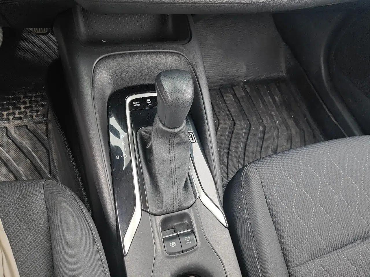 Toyota Corolla 2023 1.8L Smart Electric Hybrid Dual-Motor Elite Edition — миниатюра 14