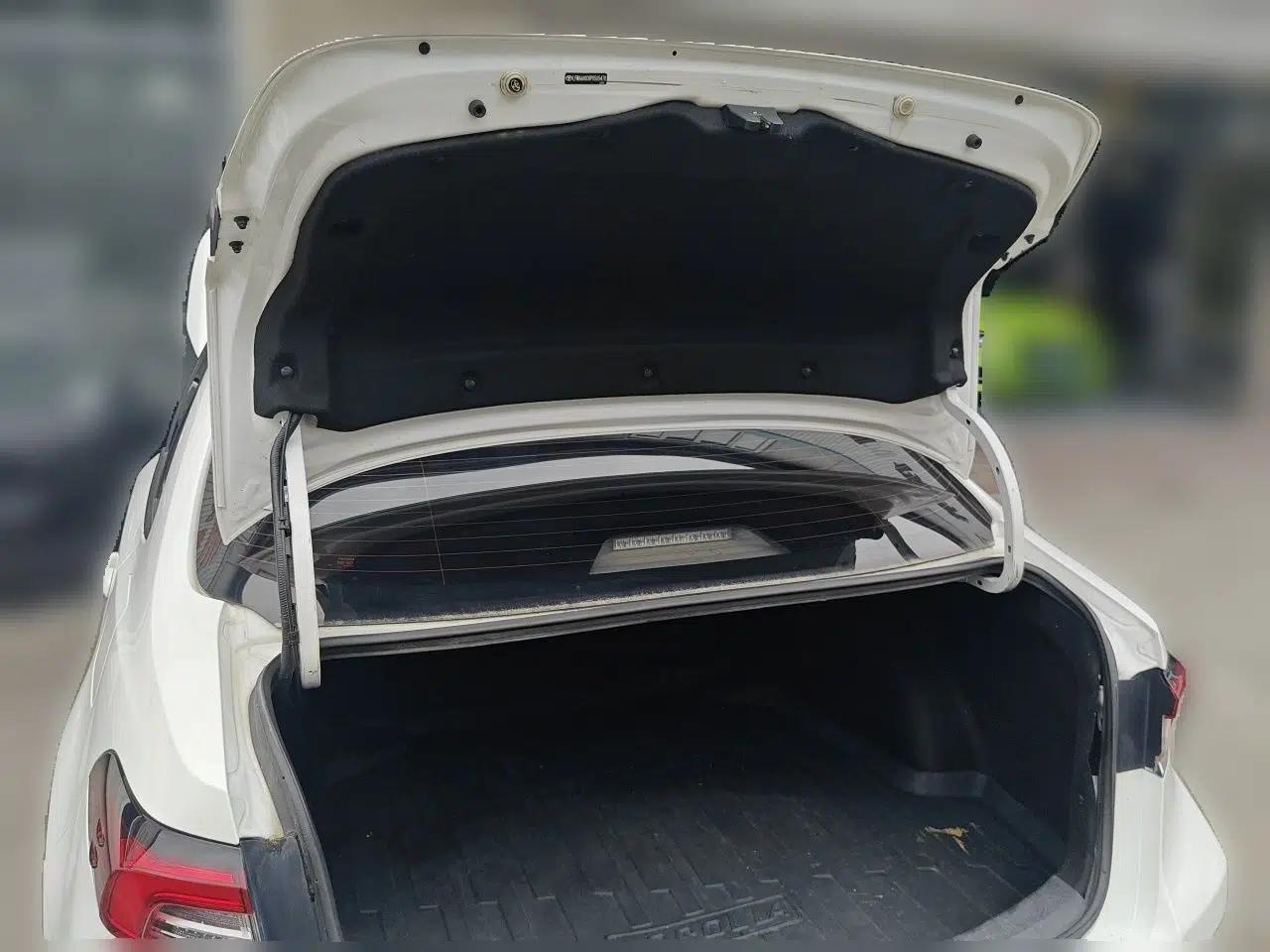 Toyota Corolla 2023 1.8L Smart Electric Hybrid Dual-Motor Elite Edition — миниатюра 19