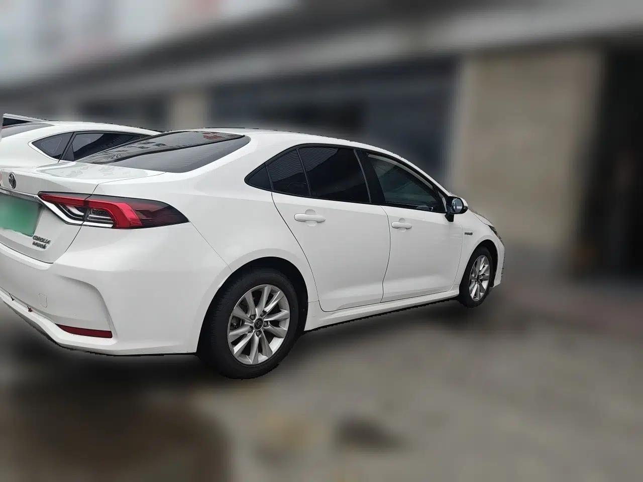 Toyota Corolla 2023 1.8L Smart Electric Hybrid Dual-Motor Elite Edition — миниатюра 6