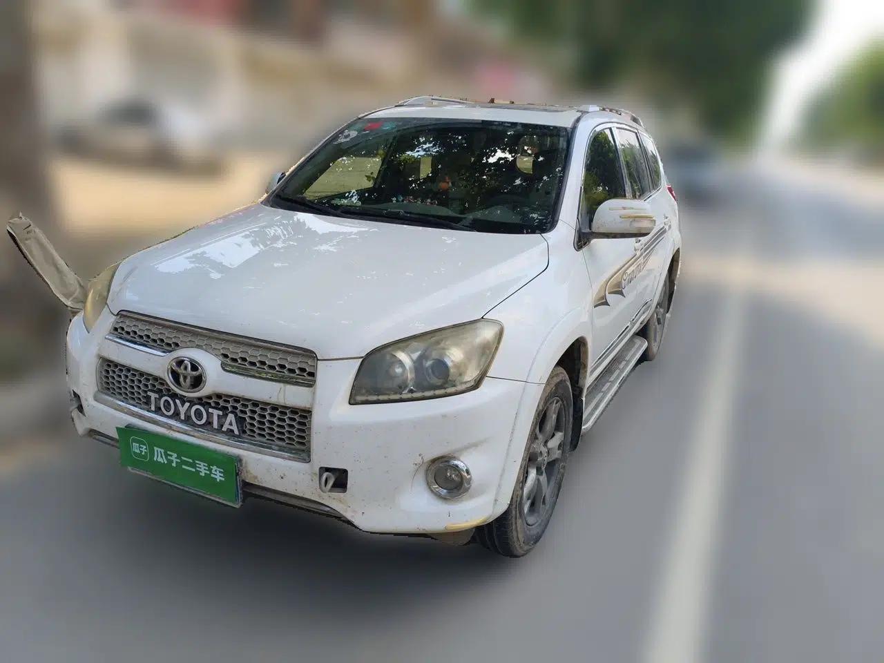 Toyota RAV4 2012 Luxurious Edition 2.0L Automatic All-Wheel Drive — миниатюра 1
