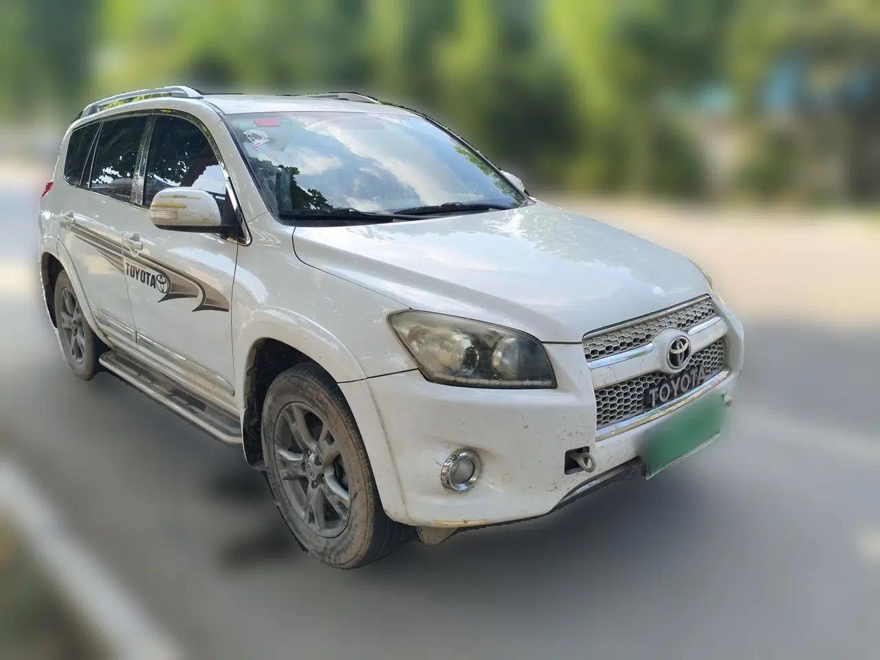Toyota RAV4 2012 Luxurious Edition 2.0L Automatic All-Wheel Drive — миниатюра 3