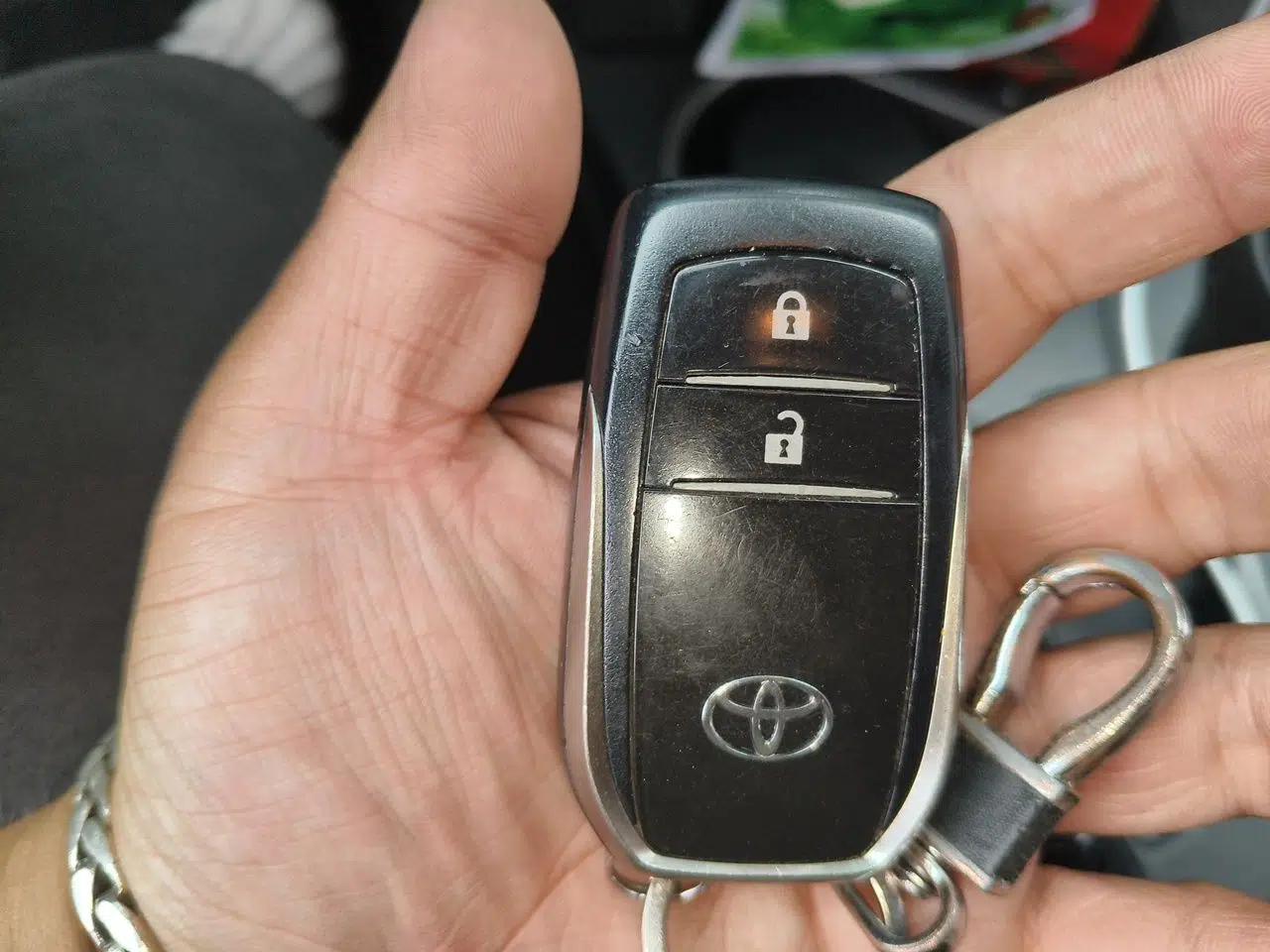 Toyota RAV4 2016 2.0L CVT Two-Wheel Drive Fashion Edition China V Standard — миниатюра 17