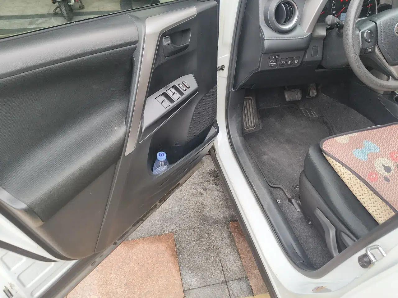 Toyota RAV4 2016 2.0L CVT Two-Wheel Drive Fashion Edition China V Standard — миниатюра 19