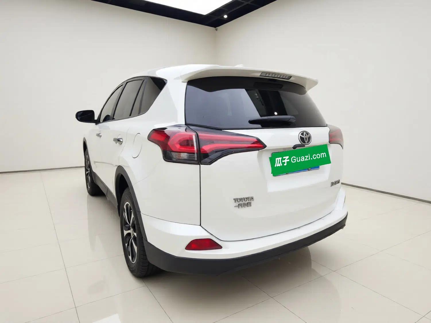 Toyota RAV4 2016 2.0L CVT Two-Wheel Drive Fashion Edition China V Standard — миниатюра 4