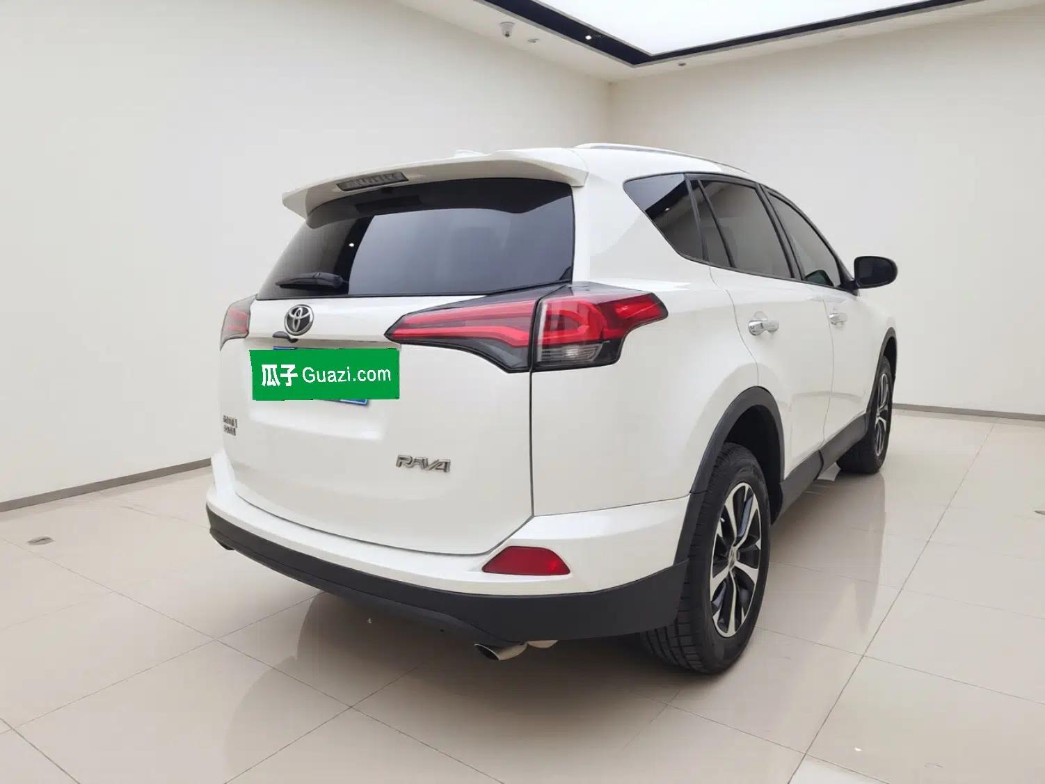 Toyota RAV4 2016 2.0L CVT Two-Wheel Drive Fashion Edition China V Standard — миниатюра 6