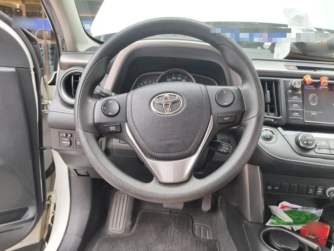 Toyota RAV4 2016 2.0L CVT Two-Wheel Drive Fashion Edition China V Standard — миниатюра 9