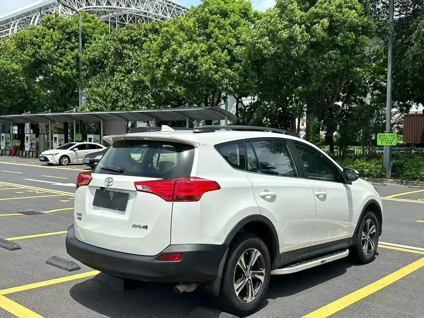 Toyota RAV4 2015 2.0L CVT Two-Wheel Drive Urban Edition — миниатюра 14