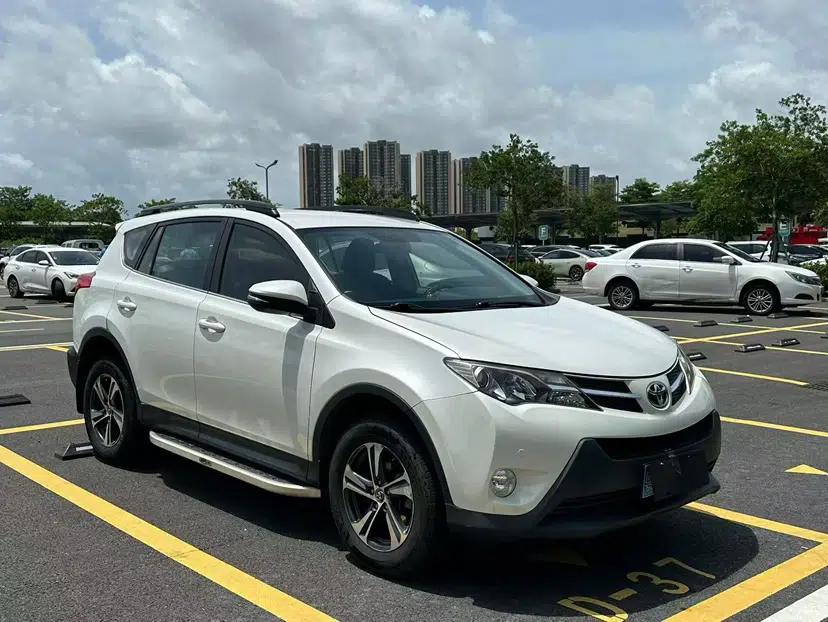 Toyota RAV4 2015 2.0L CVT Two-Wheel Drive Urban Edition — миниатюра 15