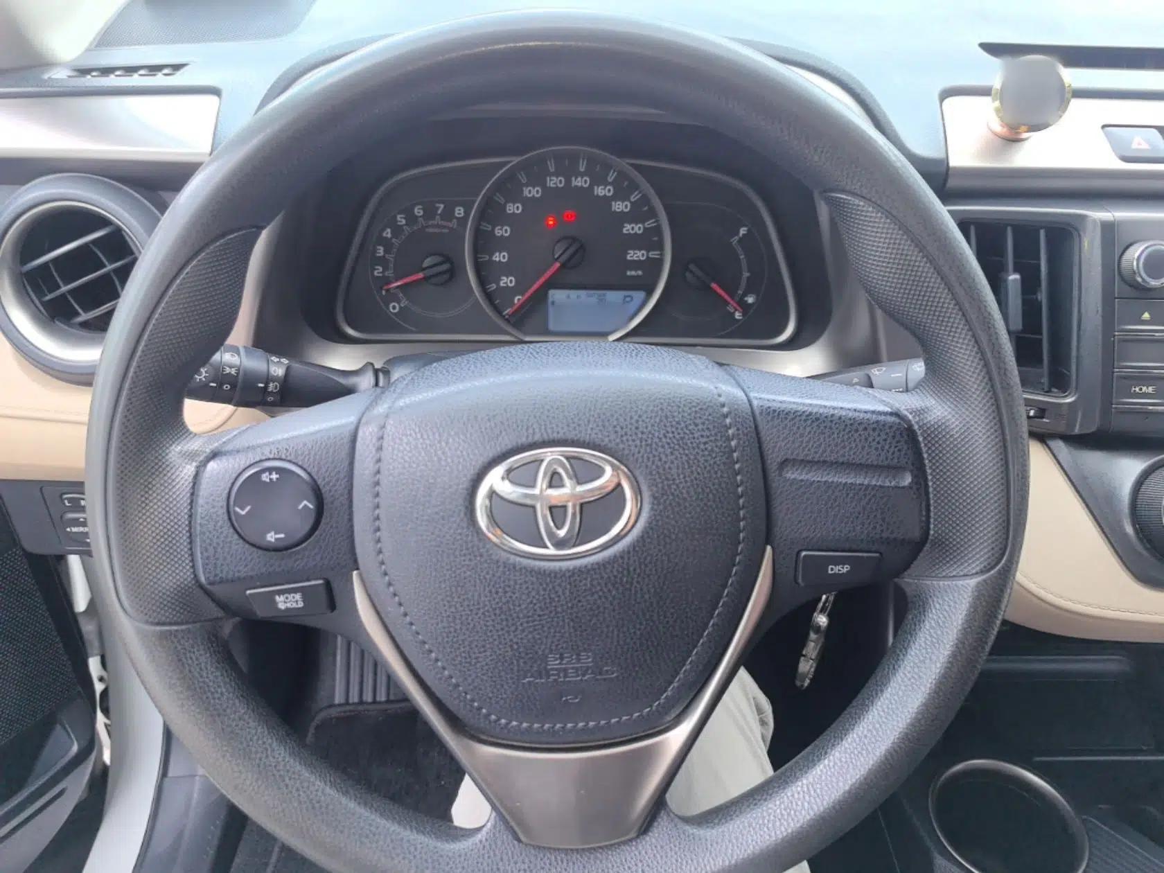 Toyota RAV4 2015 2.0L CVT Two-Wheel Drive Urban Edition — миниатюра 19