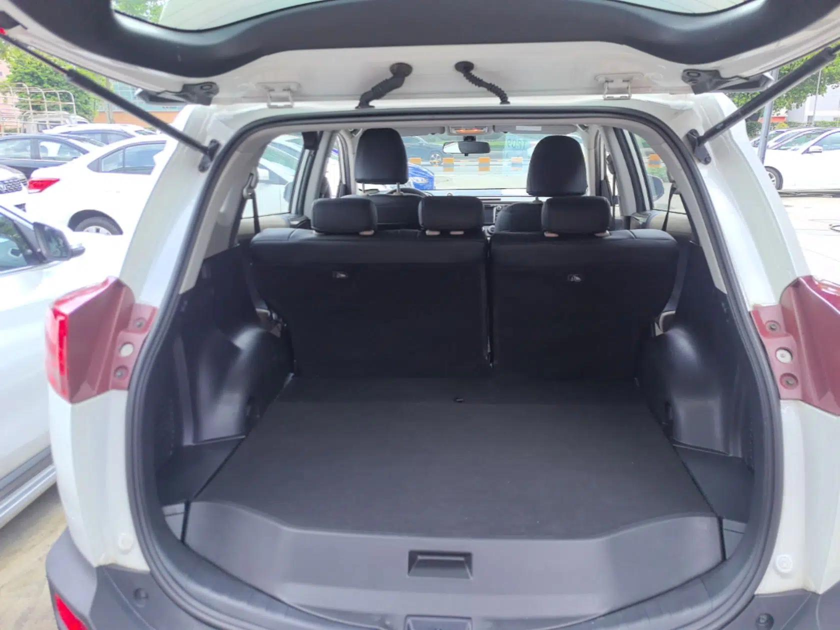 Toyota RAV4 2015 2.0L CVT Two-Wheel Drive Urban Edition — миниатюра 28
