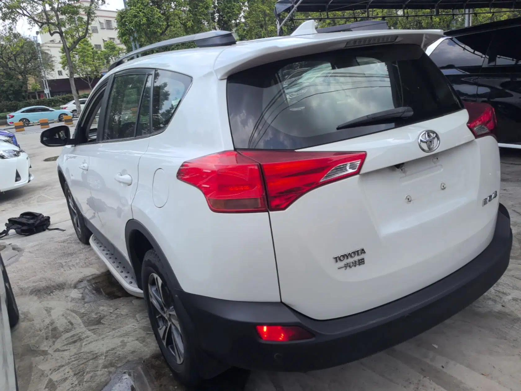 Toyota RAV4 2015 2.0L CVT Two-Wheel Drive Urban Edition — миниатюра 4