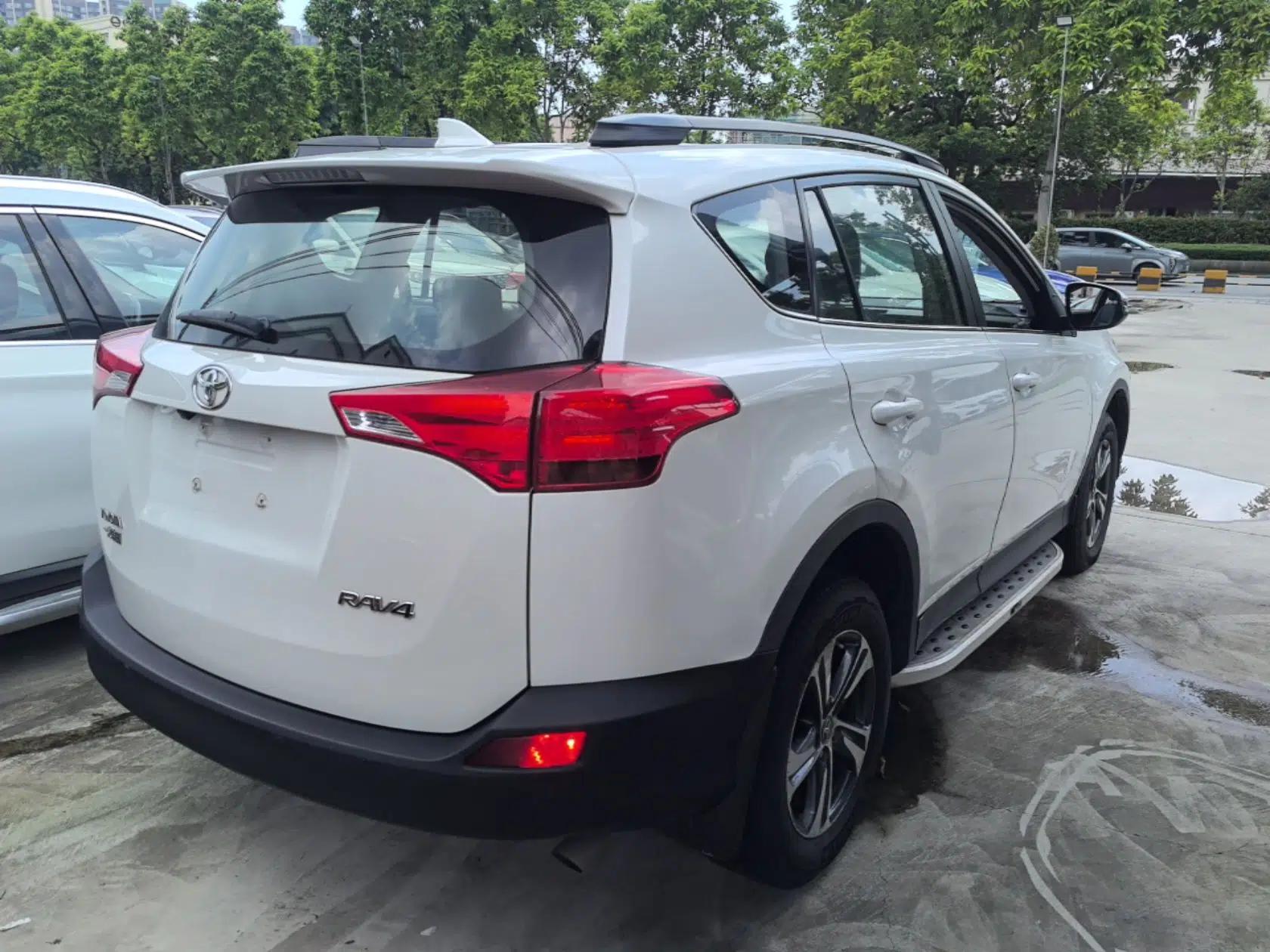 Toyota RAV4 2015 2.0L CVT Two-Wheel Drive Urban Edition — миниатюра 6