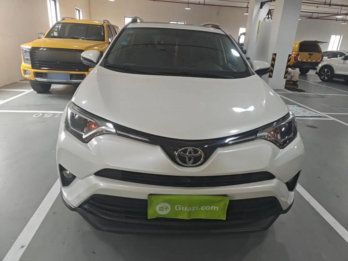 Toyota RAV4 2016 2.0L CVT Two-Wheel Drive Fashion Edition China V Standard — миниатюра 2