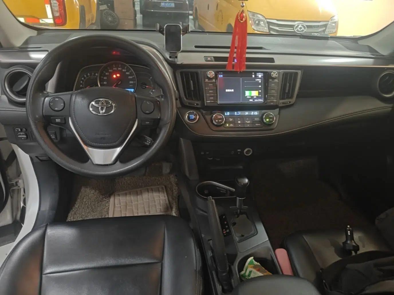 Toyota RAV4 2016 2.0L CVT Two-Wheel Drive Fashion Edition China V Standard — миниатюра 12