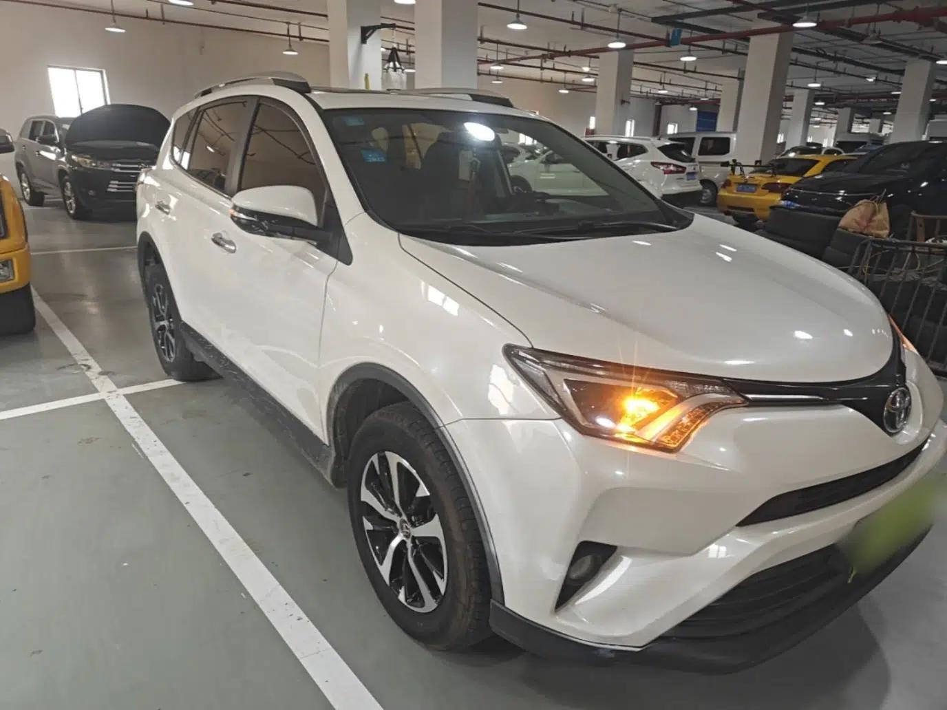 Toyota RAV4 2016 2.0L CVT Two-Wheel Drive Fashion Edition China V Standard — миниатюра 3