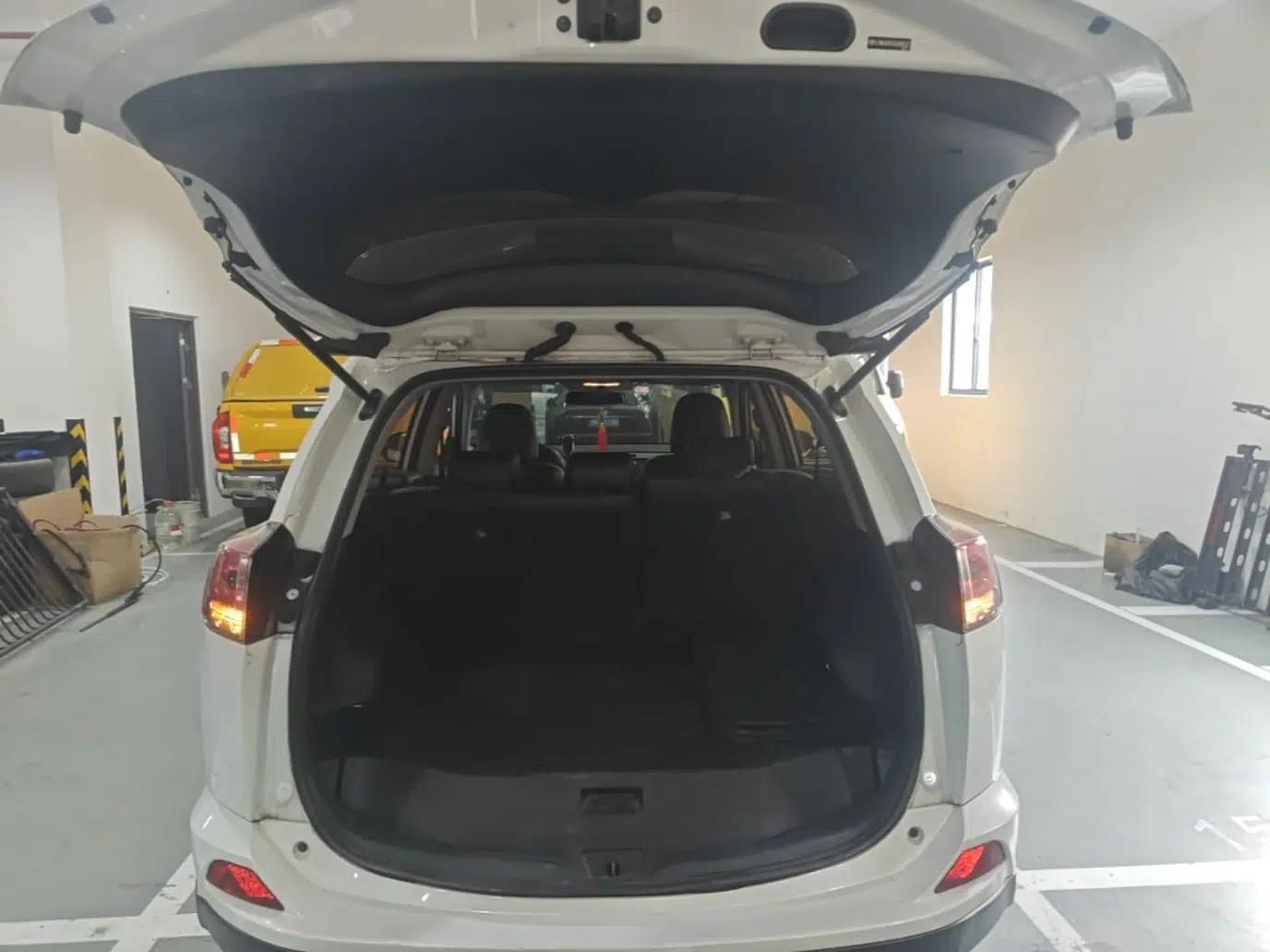 Toyota RAV4 2016 2.0L CVT Two-Wheel Drive Fashion Edition China V Standard — миниатюра 22