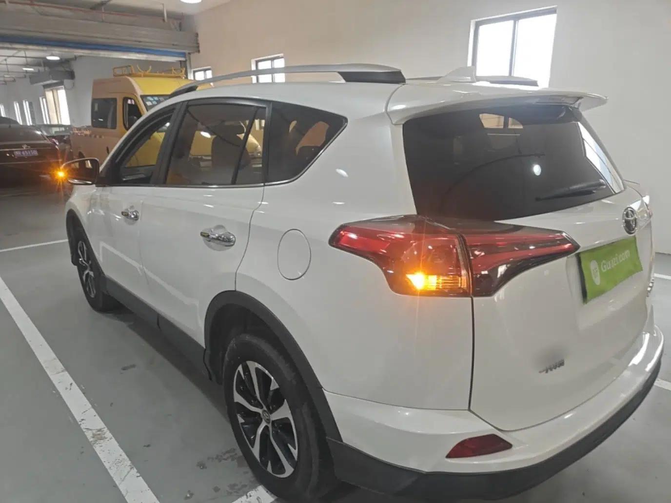 Toyota RAV4 2016 2.0L CVT Two-Wheel Drive Fashion Edition China V Standard — миниатюра 4
