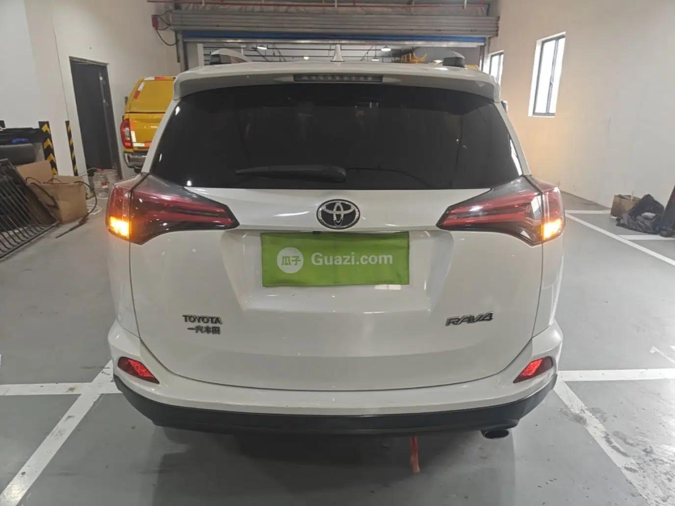 Toyota RAV4 2016 2.0L CVT Two-Wheel Drive Fashion Edition China V Standard — миниатюра 5