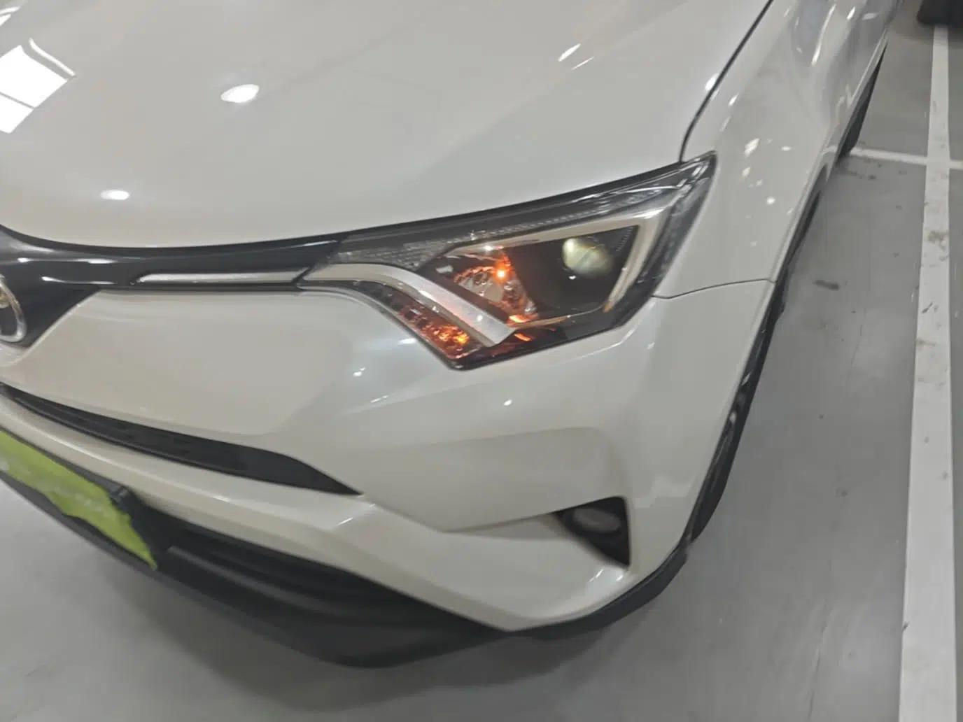 Toyota RAV4 2016 2.0L CVT Two-Wheel Drive Fashion Edition China V Standard — миниатюра 8
