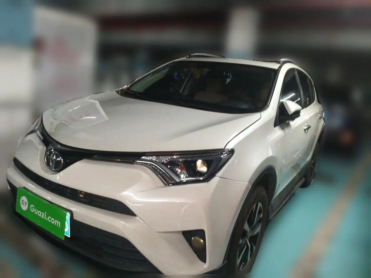 Toyota RAV4 2016 2.0L CVT Two-Wheel Drive Fashion Edition China V Standard — миниатюра 1