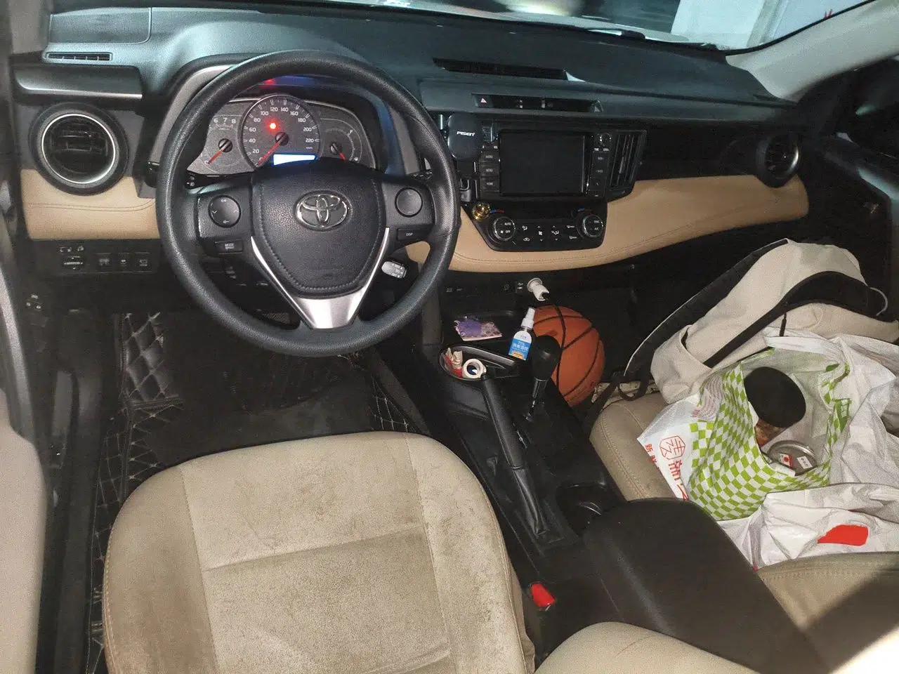 Toyota RAV4 2016 2.0L CVT Two-Wheel Drive Fashion Edition China V Standard — миниатюра 9