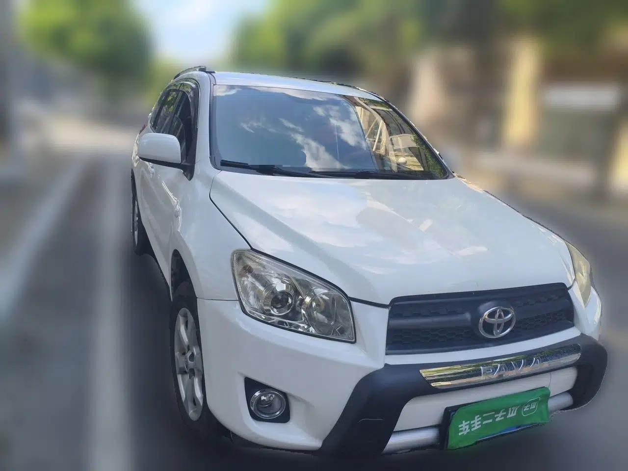 Toyota RAV4 2011 2.0L Automatic Classic Edition — миниатюра 3
