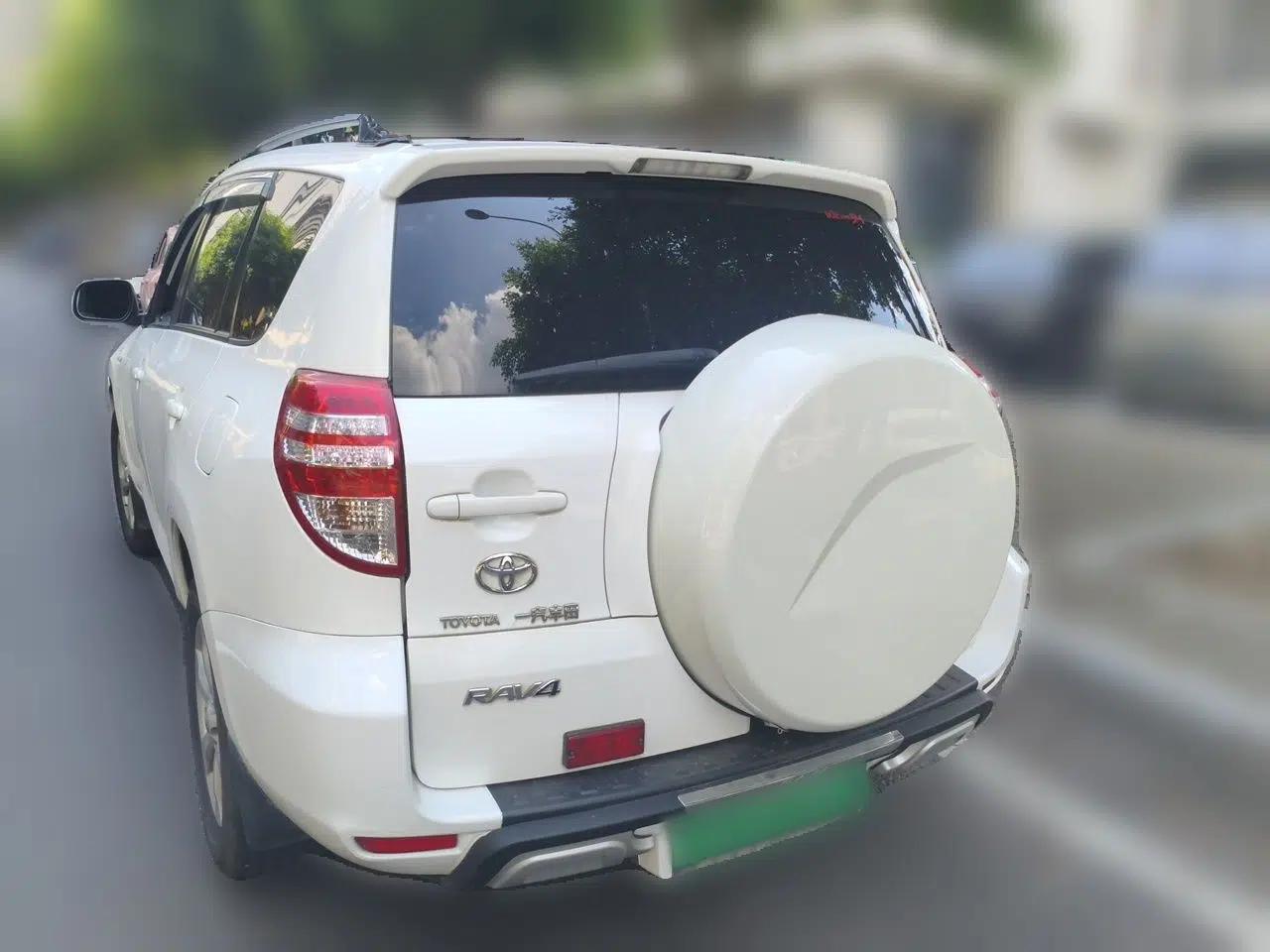 Toyota RAV4 2011 2.0L Automatic Classic Edition — миниатюра 4