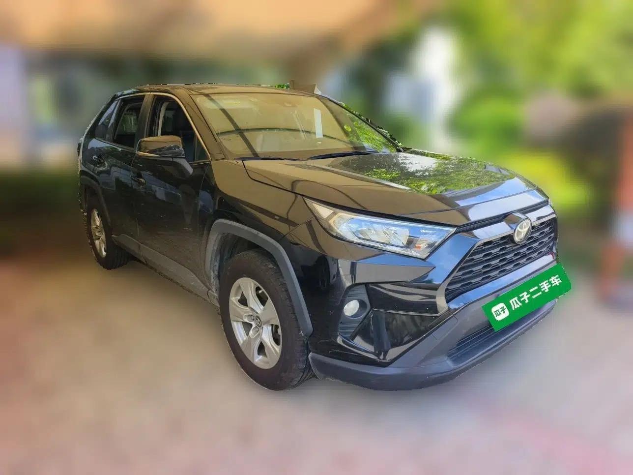 Toyota RAV4 2020 2.0L CVT Two-Wheel Drive Urban Edition — миниатюра 3