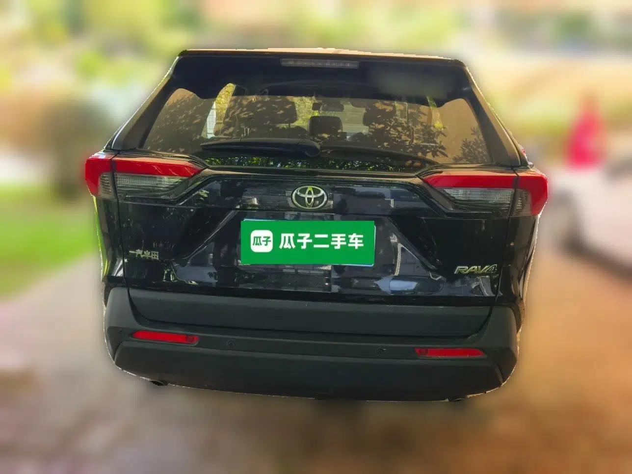 Toyota RAV4 2020 2.0L CVT Two-Wheel Drive Urban Edition — миниатюра 5