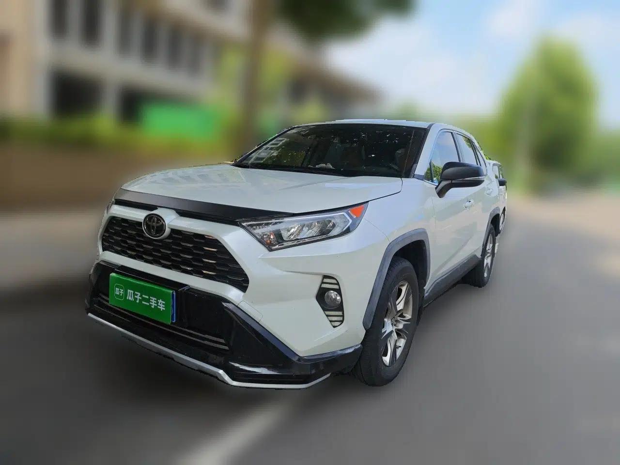 Toyota RAV4 2021 2.0L CVT Two-Wheel Drive Urban Edition — миниатюра 1