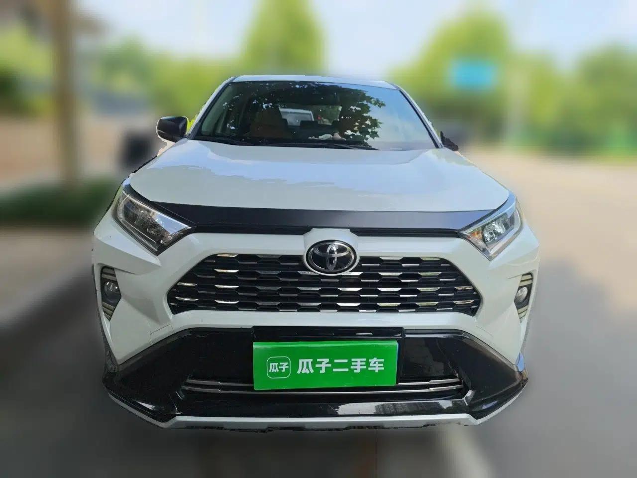 Toyota RAV4 2021 2.0L CVT Two-Wheel Drive Urban Edition — миниатюра 2