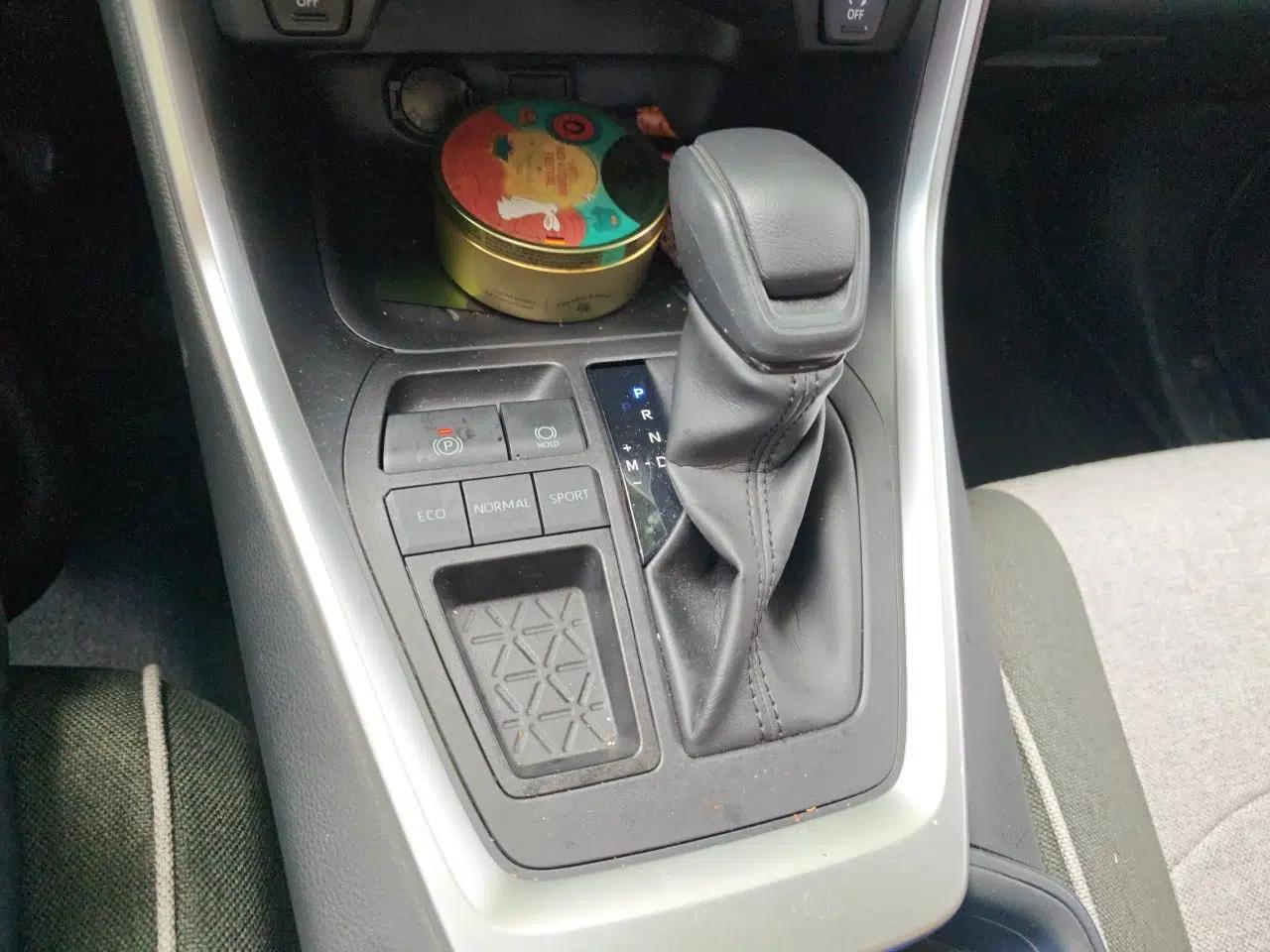 Toyota RAV4 2021 2.0L CVT Two-Wheel Drive Urban Edition — миниатюра 14