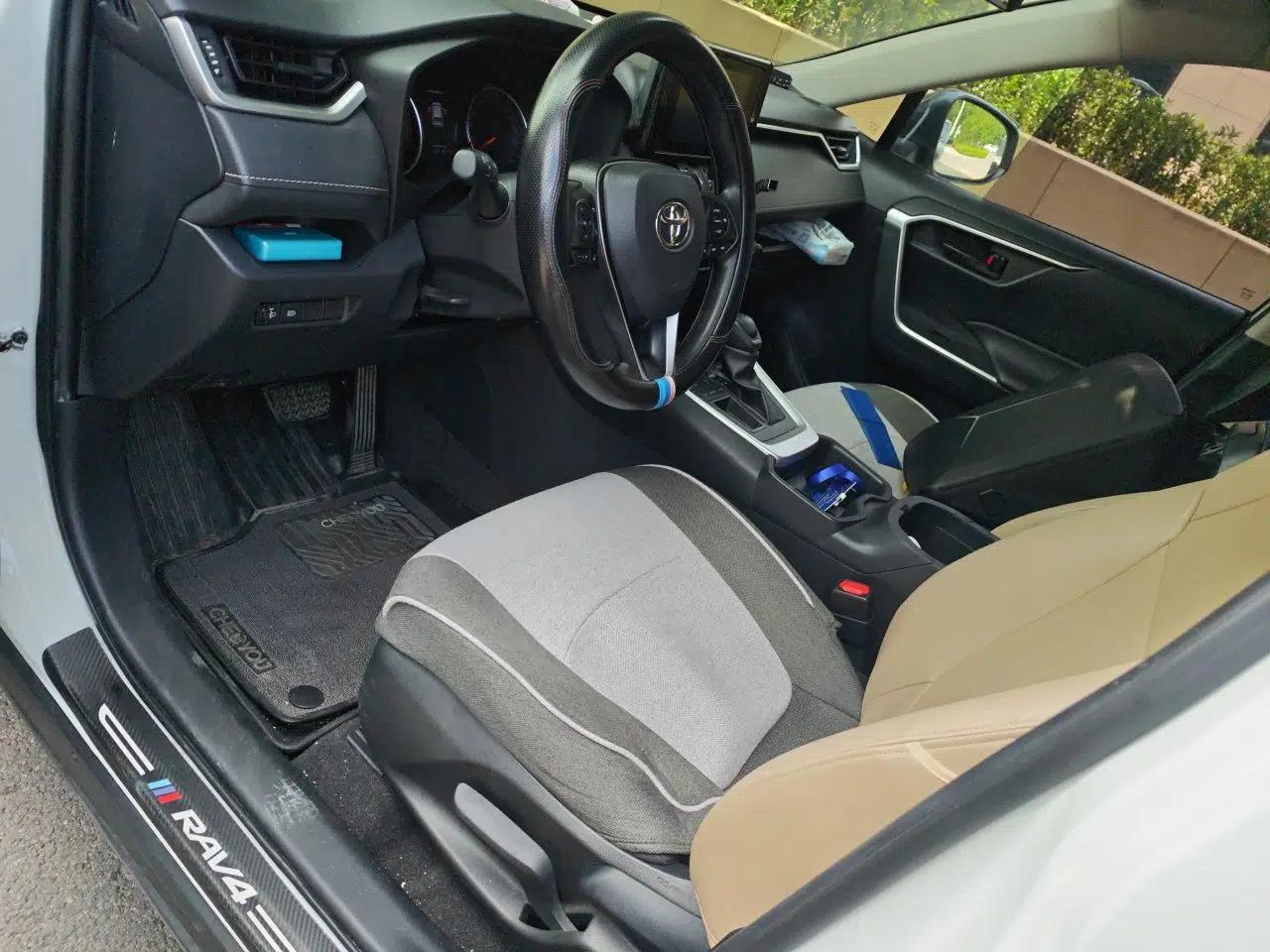 Toyota RAV4 2021 2.0L CVT Two-Wheel Drive Urban Edition — миниатюра 15