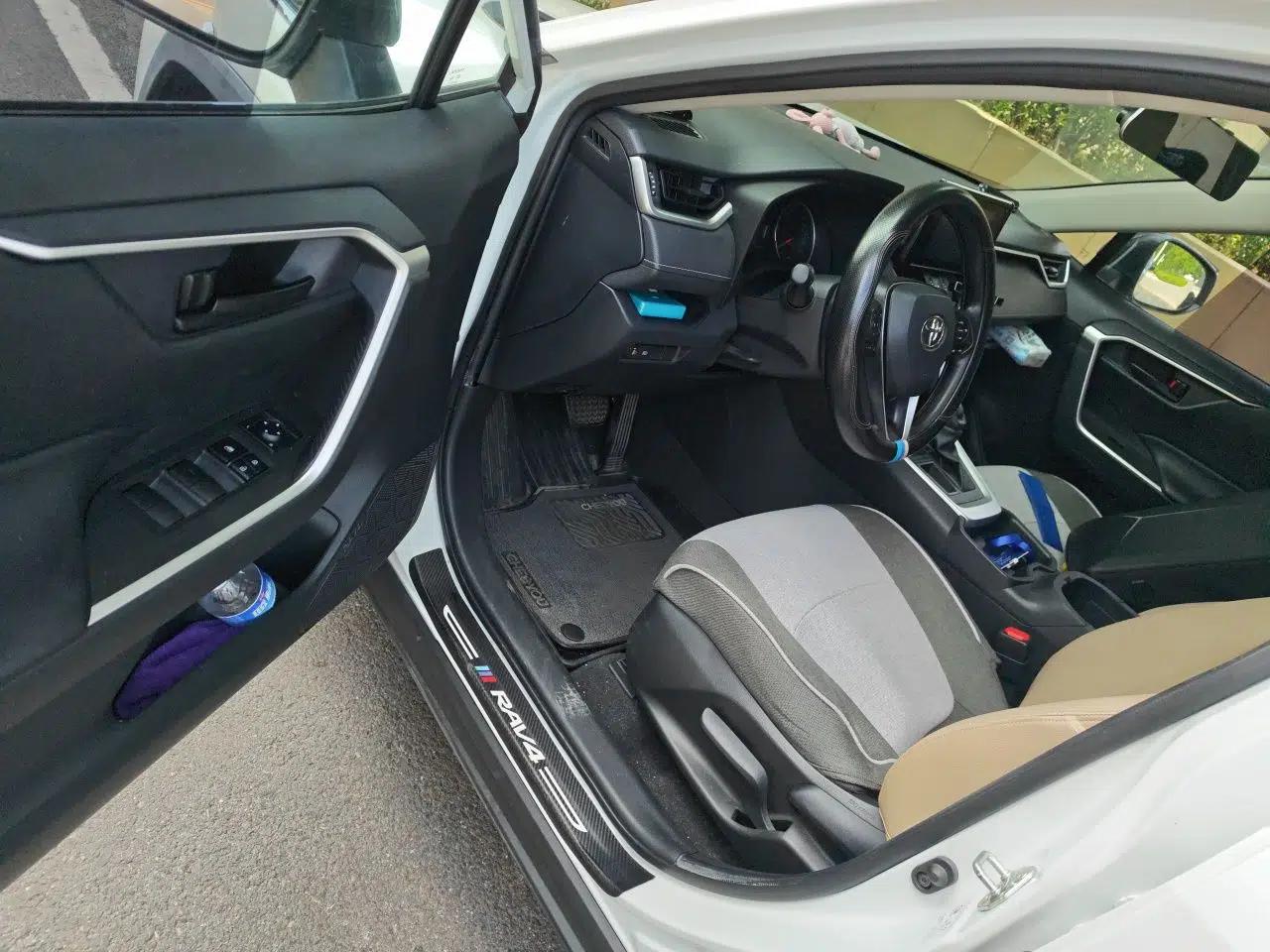 Toyota RAV4 2021 2.0L CVT Two-Wheel Drive Urban Edition — миниатюра 16