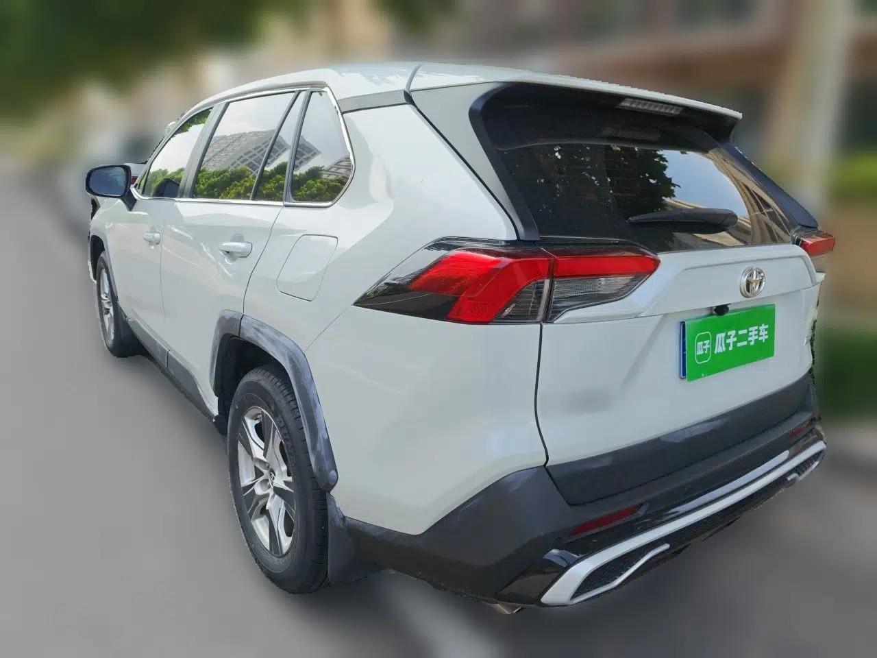Toyota RAV4 2021 2.0L CVT Two-Wheel Drive Urban Edition — миниатюра 4