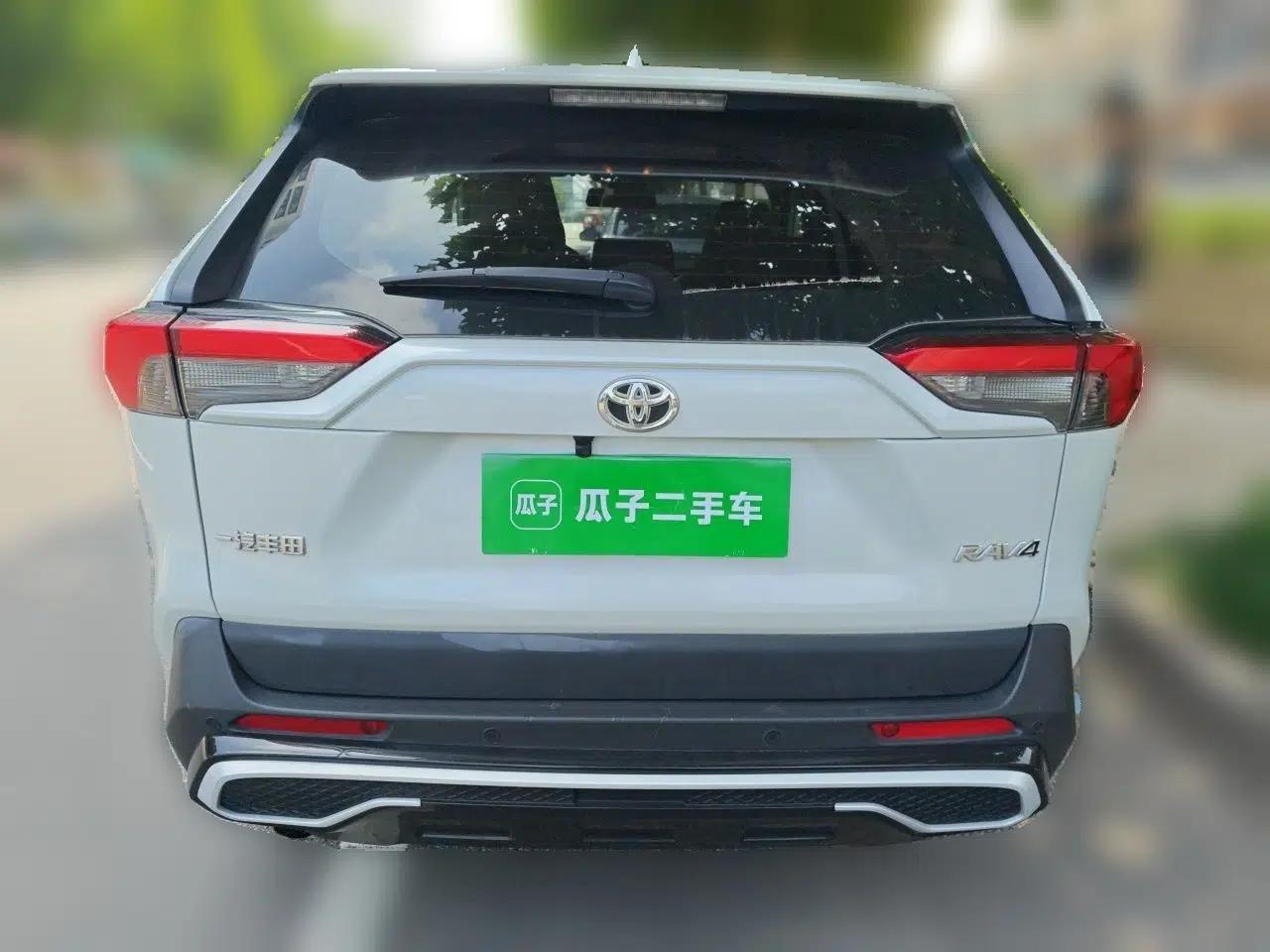 Toyota RAV4 2021 2.0L CVT Two-Wheel Drive Urban Edition — миниатюра 5