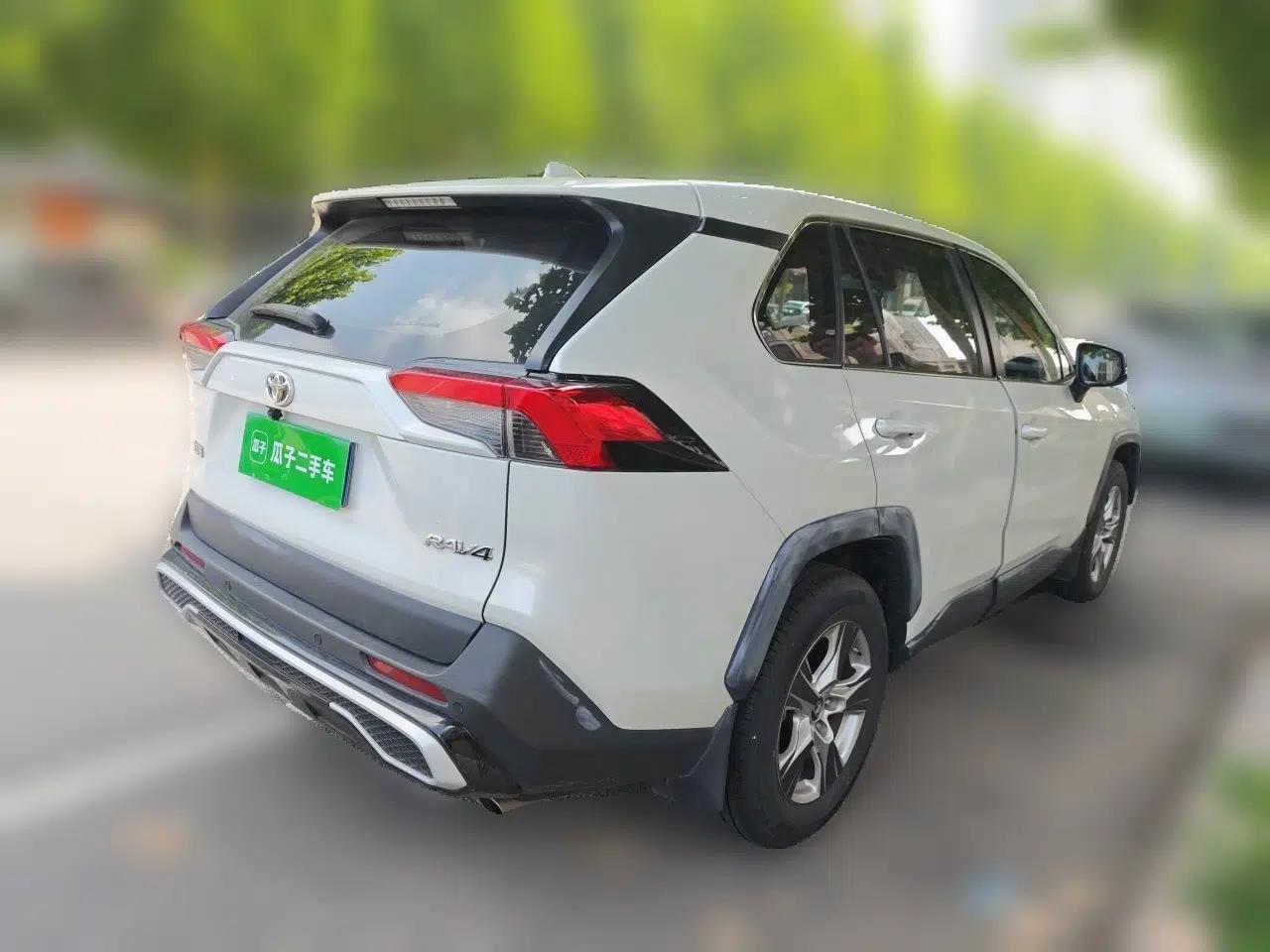 Toyota RAV4 2021 2.0L CVT Two-Wheel Drive Urban Edition — миниатюра 6