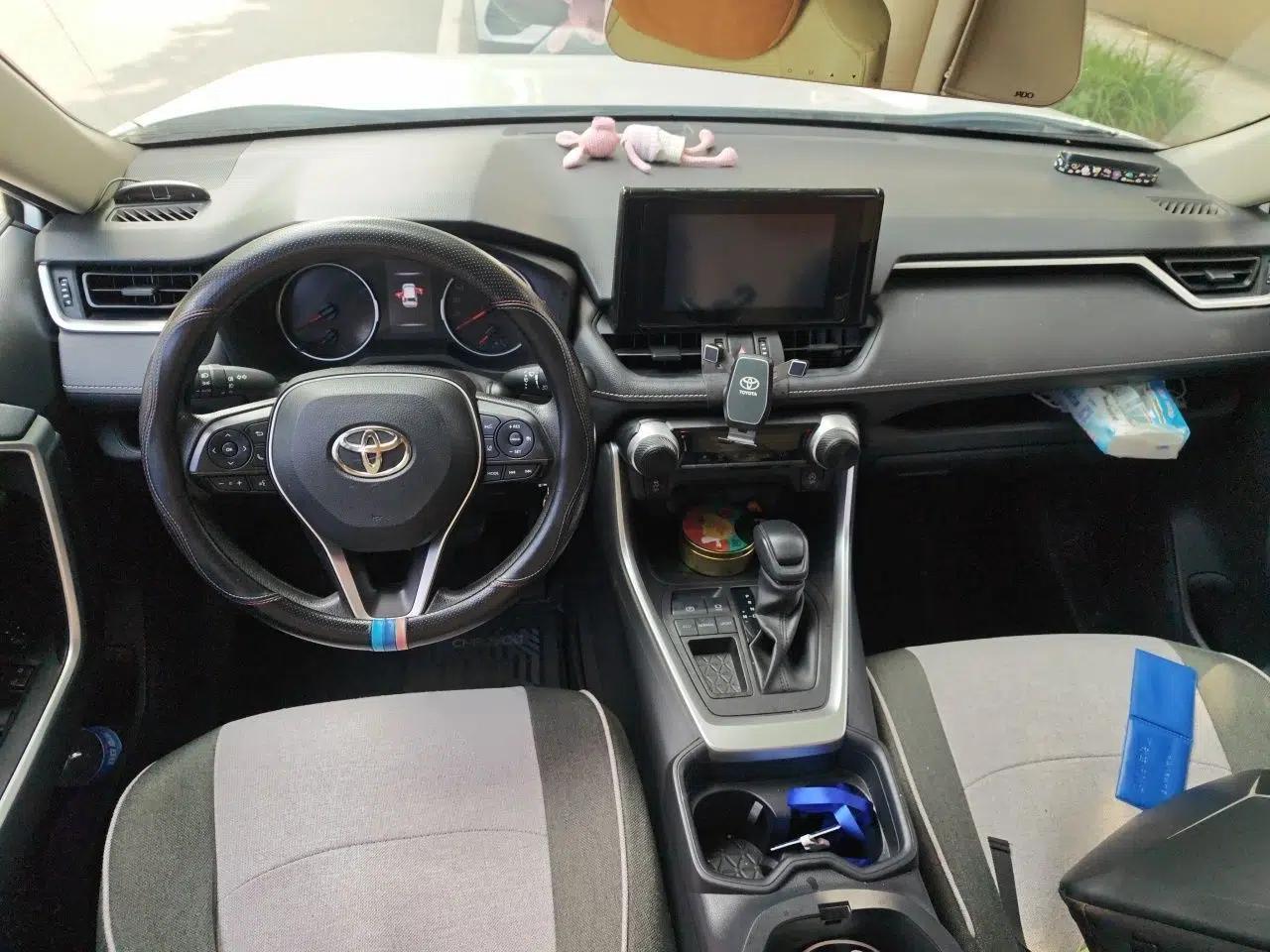 Toyota RAV4 2021 2.0L CVT Two-Wheel Drive Urban Edition — миниатюра 9