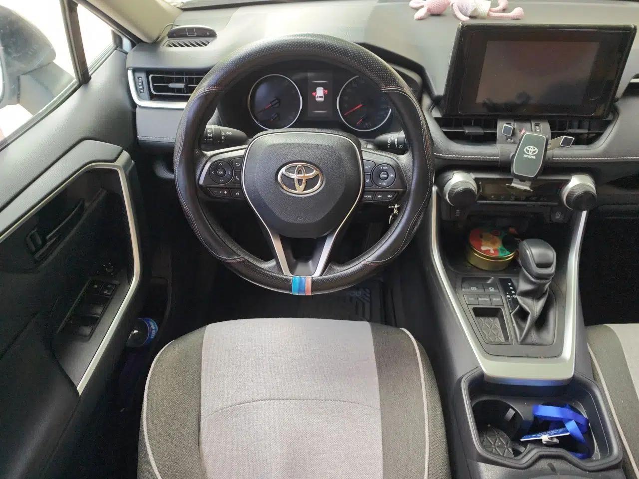 Toyota RAV4 2021 2.0L CVT Two-Wheel Drive Urban Edition — миниатюра 10